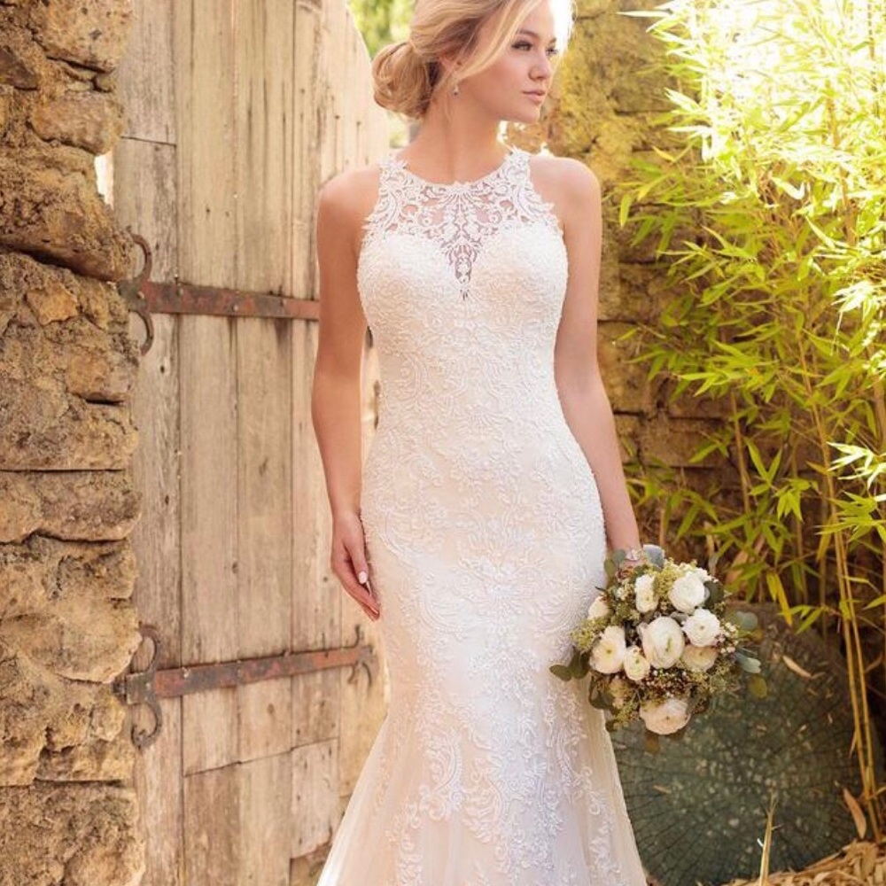Essence of Australia Illusion Neckline (D2174).